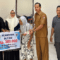 Pemdes Pondok Kopi menyalurkan BLT-DD tahap pertama periode triwulan pertama tahun anggaran 2026 yang digelar di Kantor Desa Pondok Kopi pada Senin (06/04/2026).