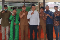 Kepala Desa Mekar Jaya, Mulyatman, melantik Ivan Robi sebagai Kepala Dusun I. Simak pesan camat dan komitmen perangkat desa baru di Mukomuko, Selasa (07/04/2026)