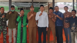 Kepala Desa Mekar Jaya, Mulyatman, melantik Ivan Robi sebagai Kepala Dusun I. Simak pesan camat dan komitmen perangkat desa baru di Mukomuko, Selasa (07/04/2026)