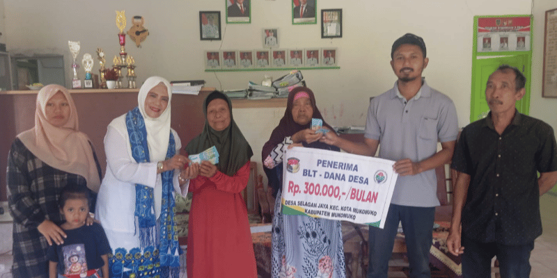 Pemerintah Desa (Pemdes) Selagan Jaya menyalurkan Bantuan Langsung Tunai Dana Desa (BLT-DD) tahap pertama kepada 19 Keluarga Penerima Manfaat (KPM) di Kantor Desa Selagan Jaya pada Sabtu (18/03/2026